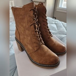 NIB Olivia Miller Mindy Chunky Heel Booties - 8